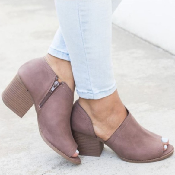 Shoes - LAST ONE! Sz 10, Cut Out Side Zip Peep Toe Booties